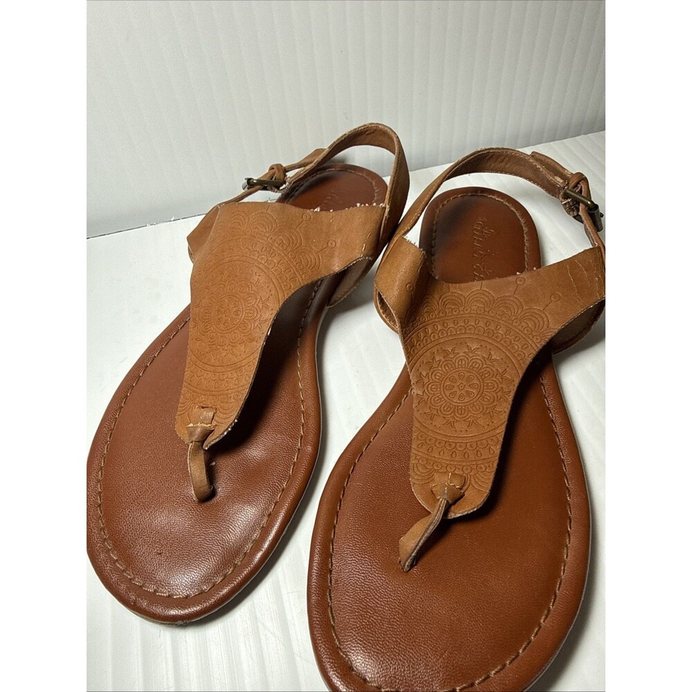 Altar’d State Brown Leather Mandolin Style Thong 8.5